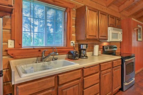Quaint Seward Studio Cabin On Scenic Salmon Creek!