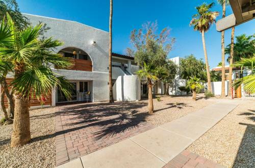 44a Modern Casa Grande Large 1bd W Heated Pool 44a