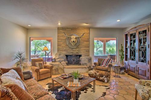 Luxe Ranch Refuge With Rooftop Patio And Mtn View