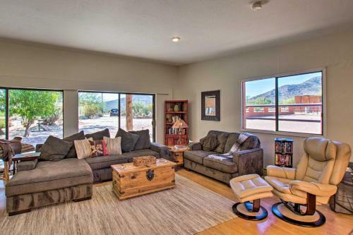 Luxe Ranch Refuge With Rooftop Patio And Mtn View