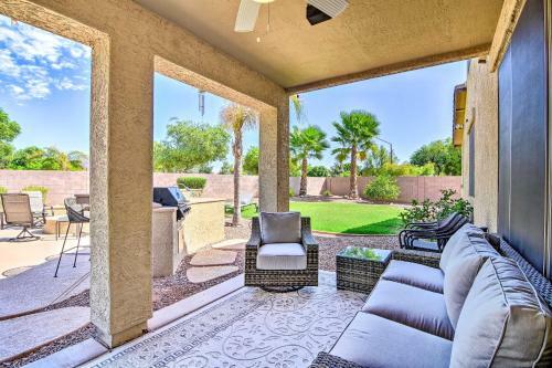 Tranquil Oasis With Fire Pit And Bar About 1 Mi To Santan!