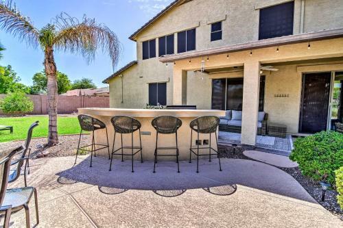 Tranquil Oasis With Fire Pit And Bar About 1 Mi To Santan!