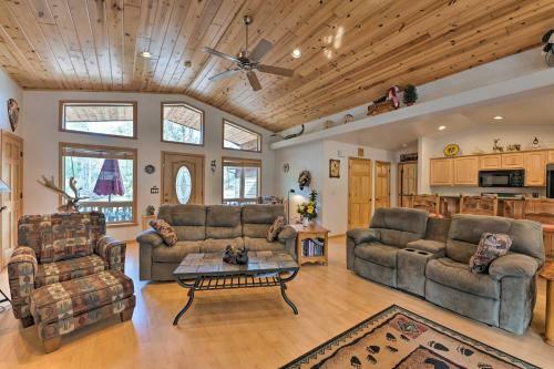 Pinetop Golf Course Home With Furnished Deck!