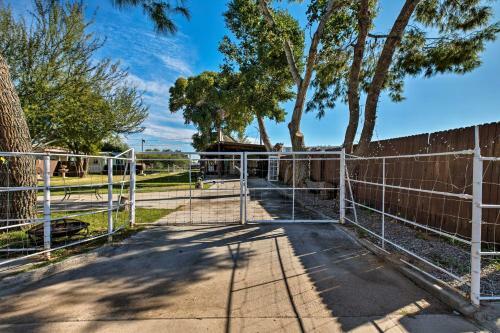 Tolleson Cottage On 1 Acre, 2 Miles To Ism Raceway