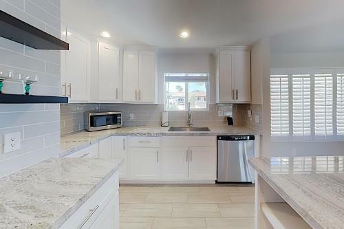 New Listing! Luxe Getaway With Pool & Mountain Views Home