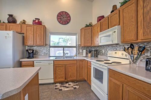 Modern Maricopa House With Hot Tub And Ideal Backyard!