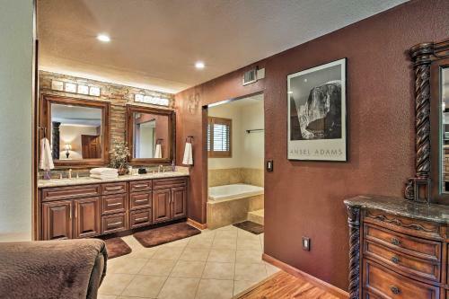 Red Mountain Mesa Oasis Pool, Bar And Game Room!