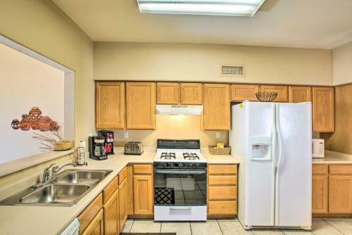 Sun-soaked Mesa Townhome 18 Mi To Phoenix!