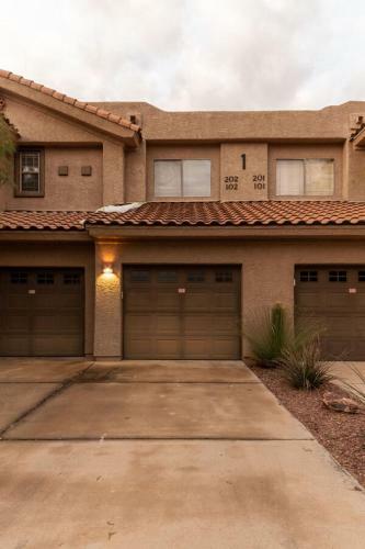 Sunset Sanctuary 3br By Casago