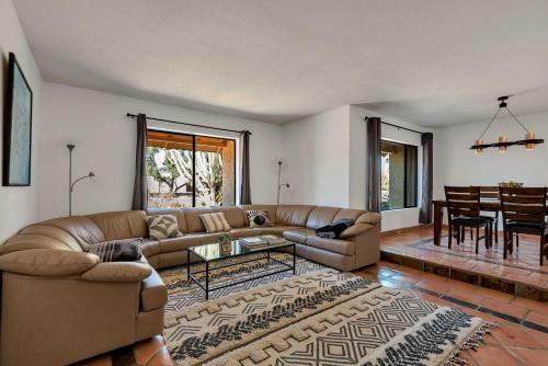 Stylish Scottsdale Home With Yard Pets Welcome