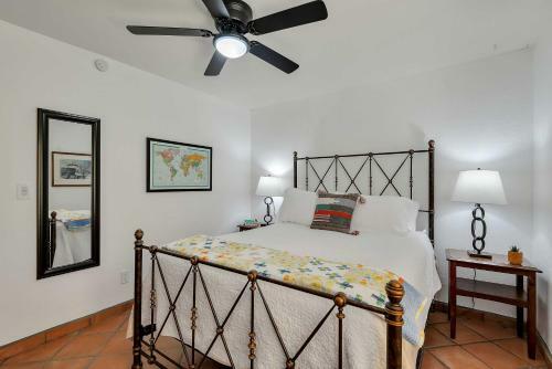 Stylish Scottsdale Home With Yard Pets Welcome