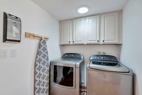Stylish Scottsdale Home With Yard Pets Welcome