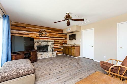Shadow Mountain Retreat 4br By Casago