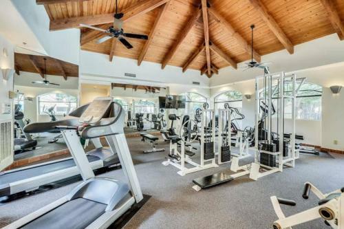 Comfort And Style In The Phoenix Biltmore Area!