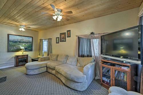 Cozy Lakeside Escape With Deck 4 Mi To Rainbow Lake