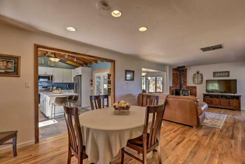 Prescott Cabin With Deck And Mtn Views 4 Mi Downtown!