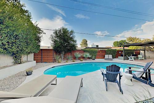 Parkcrest Home With Pool & Firepit - Near Old Town! Home