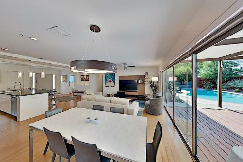 Parkcrest Home With Pool & Firepit - Near Old Town! Home