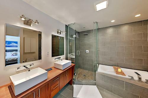 Parkcrest Home With Pool & Firepit - Near Old Town! Home