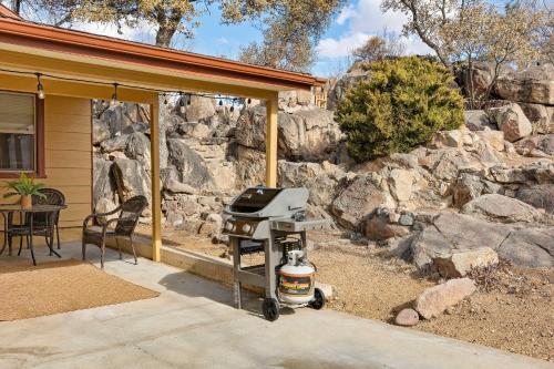 Cottage Minutes From Top Prescott Attractions