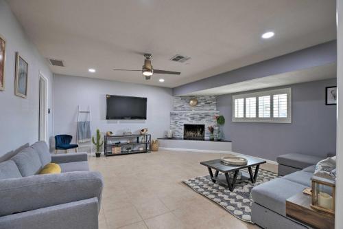 Modern Scottsdale Home With Pool, Games And Patio