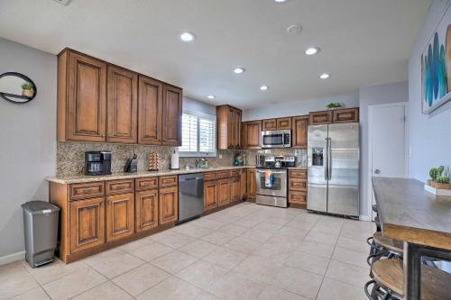 Modern Scottsdale Home With Pool, Games And Patio