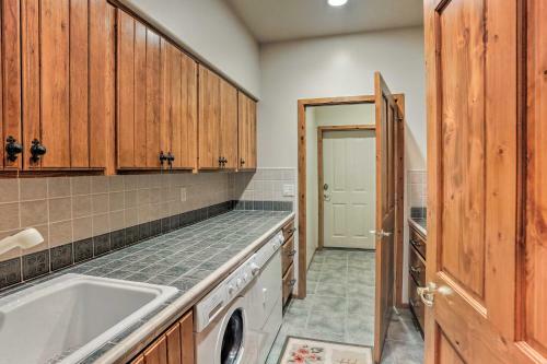 Massive Show Low Cabin With Deck - 3 Miles To Lake!