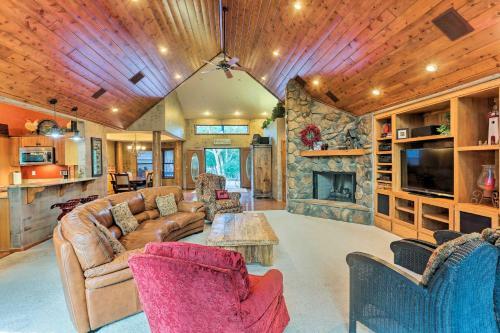 Massive Show Low Cabin With Deck - 3 Miles To Lake!