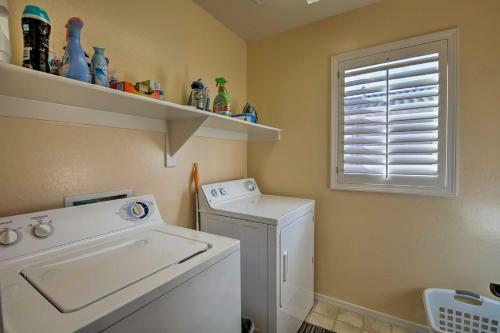 Luxurious Home With Pool, 2 Mi To Surprise Stadium!