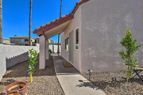 Tempe Golf Retreat With Putting Green And Pool Access!