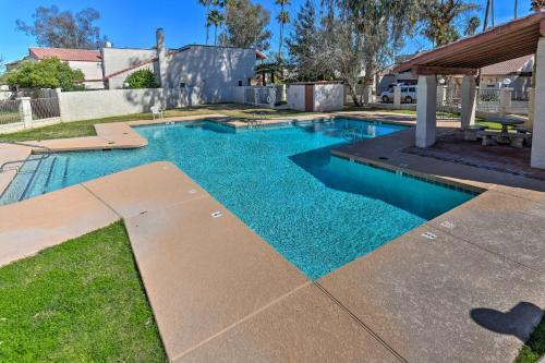 Tempe Golf Retreat With Putting Green And Pool Access!