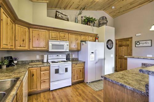 Family-friendly Show Low Home With Deck And Grill