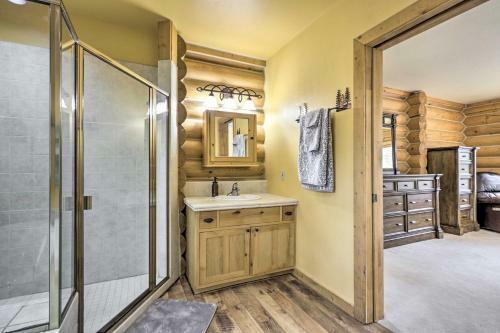 Luxury Show Low Cabin With Furnished Deck