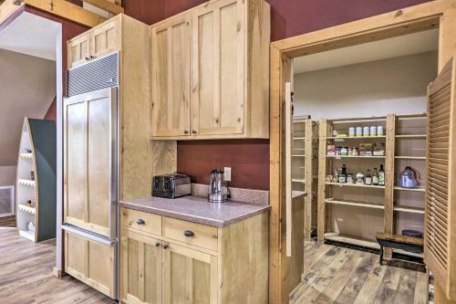 Luxury Show Low Cabin With Furnished Deck