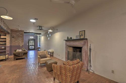 Contemporary Home With Yard - Walk To Uarizona!