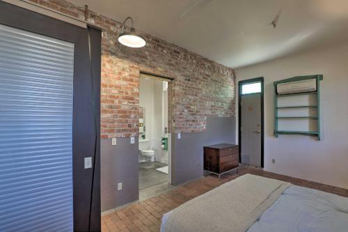 Contemporary Home With Yard - Walk To Uarizona!