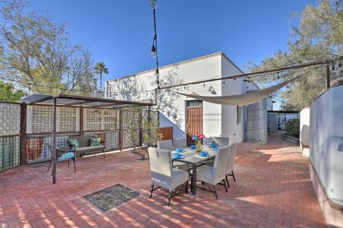 Contemporary Home With Yard - Walk To Uarizona!