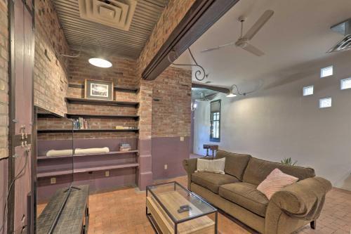 Contemporary Home With Yard - Walk To Uarizona!