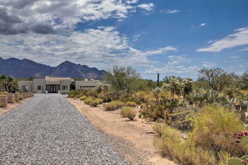 Secluded Tucson House With Pool - 18 Mi To Ua!