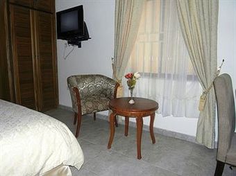Rayporsh Hotel