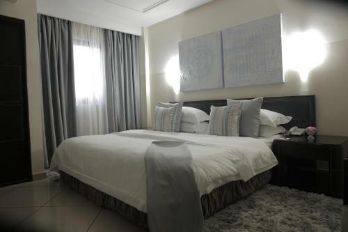 Oak Plaza Hotels East Airport