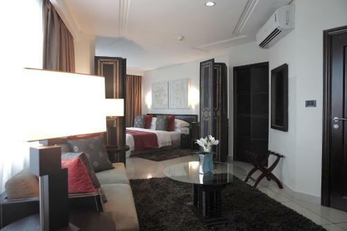 Oak Plaza Hotels East Airport