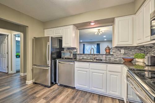 Stylish Bella Vista Getaway - Pet Friendly!