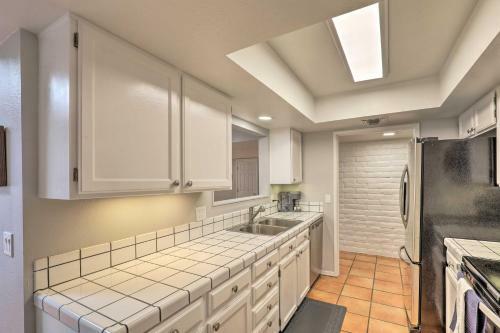 Tucson Townhome With Private Patio And Mtn Views!