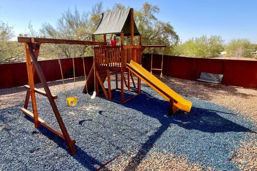 Tucson Townhome With Private Patio And Mtn Views!