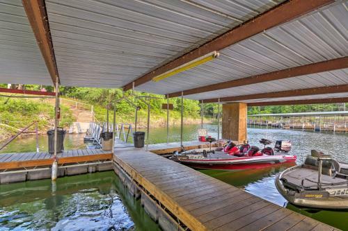 Upscale Lake Retreat With Boat Slips On Greers Ferry!