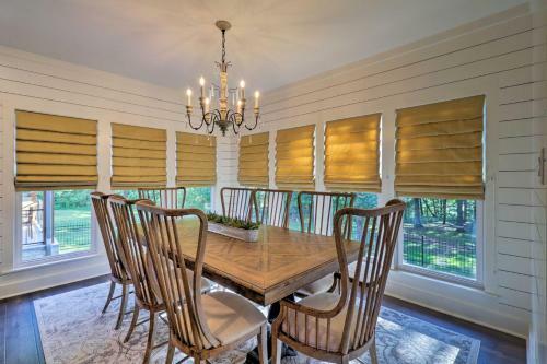 Upscale Lake Retreat With Boat Slips On Greers Ferry!