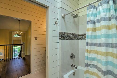 Upscale Lake Retreat With Boat Slips On Greers Ferry!
