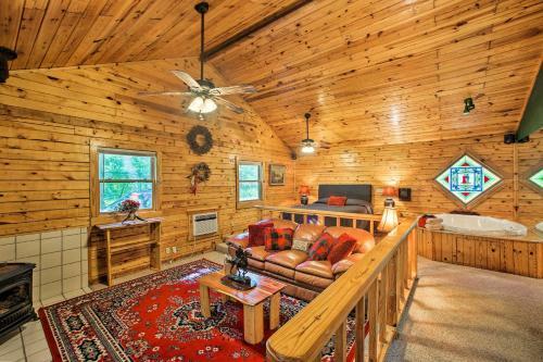 Secluded Studio With Deck, About 8 Miles To Beaver Lake!