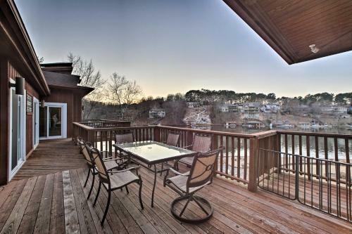 Lakefront Retreat With Dock And Beach 2 Miles To Golf